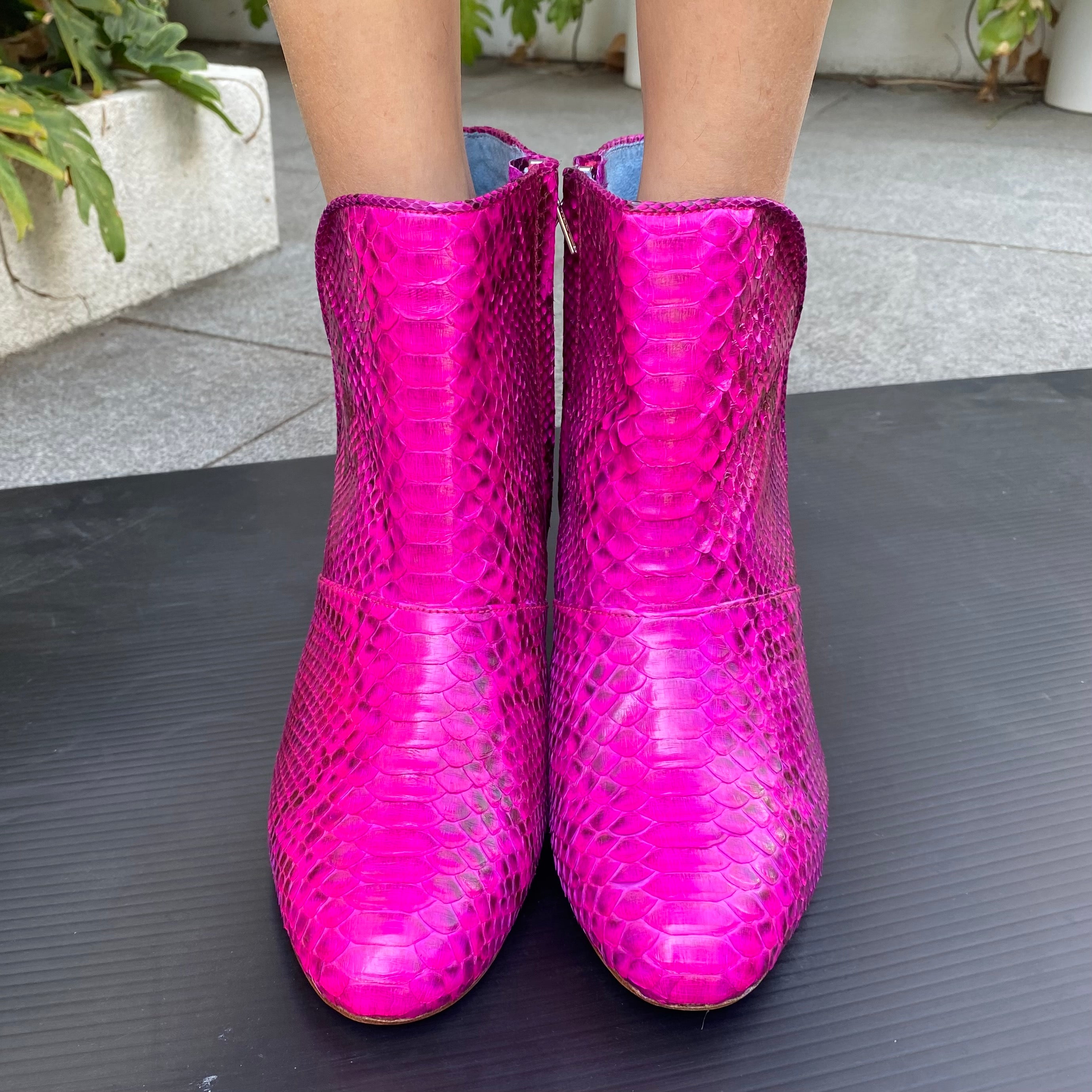 Joey boot - Neon pink snakeskin