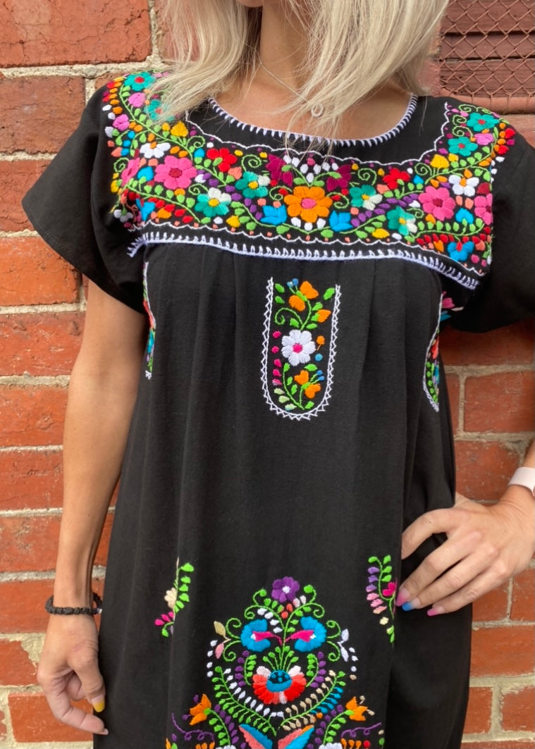 Mexican embroidered dress black jfahristore Mexican embroidered dress black jfahristore