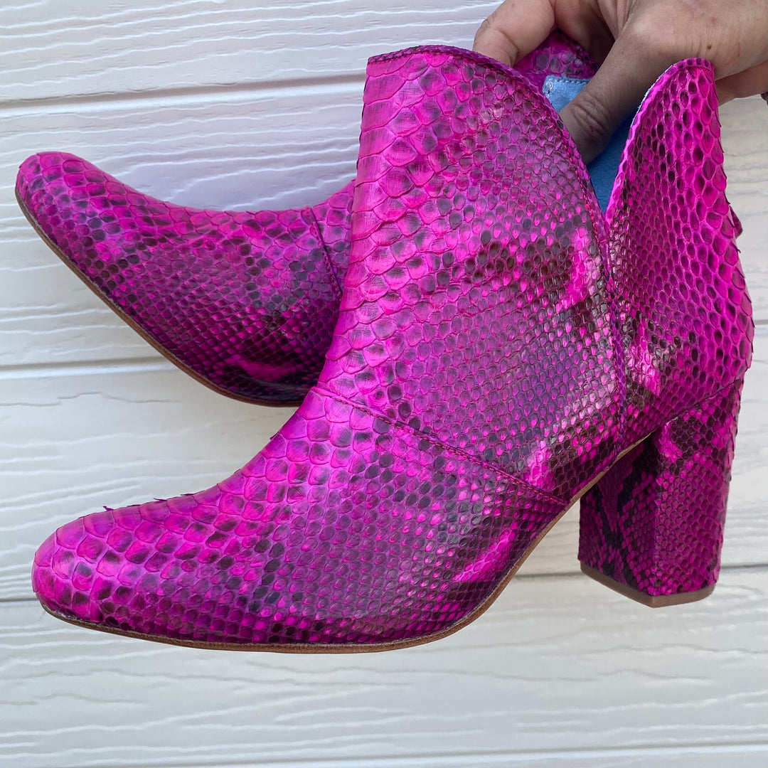 Joey boot - Neon pink snakeskin