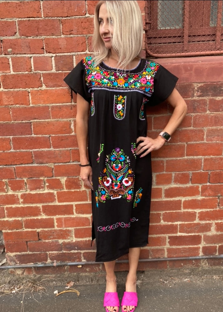 Mexican embroidered dress black jfahristore Mexican embroidered dress black jfahristore