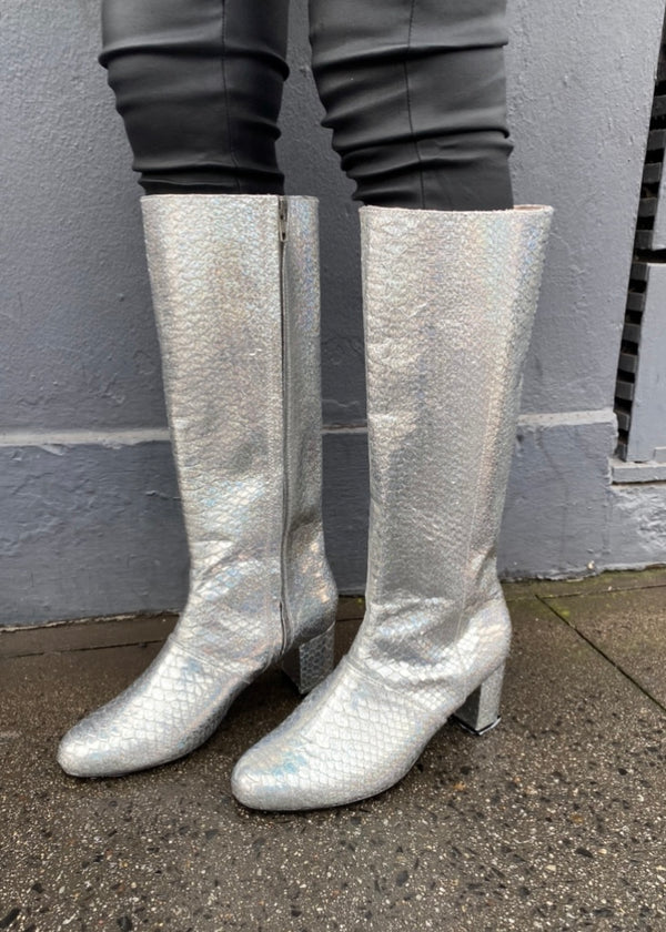 Makri boots - Holographic